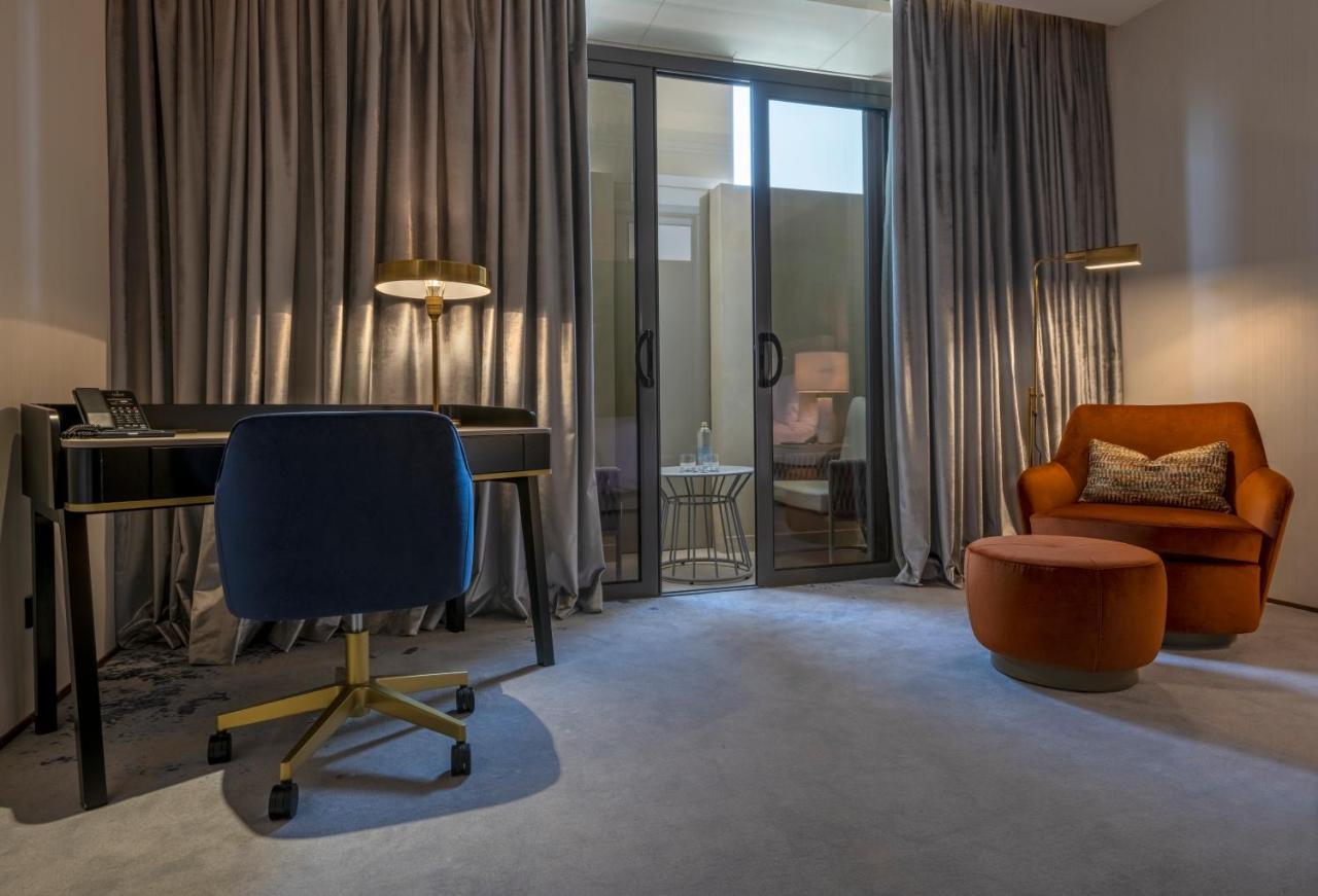 Jareed Hotel Riyadh Exterior photo A room at the hotel